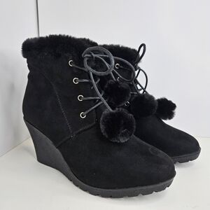 NWOT Women's Black Lace Up Ankle Boots Faux Suede Faux Fur Pom Pom Trim Size 8